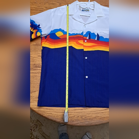 Vintage 1990's Shoreline Short Sleeve Hawaiian Shirt. - Picture 10 of 11